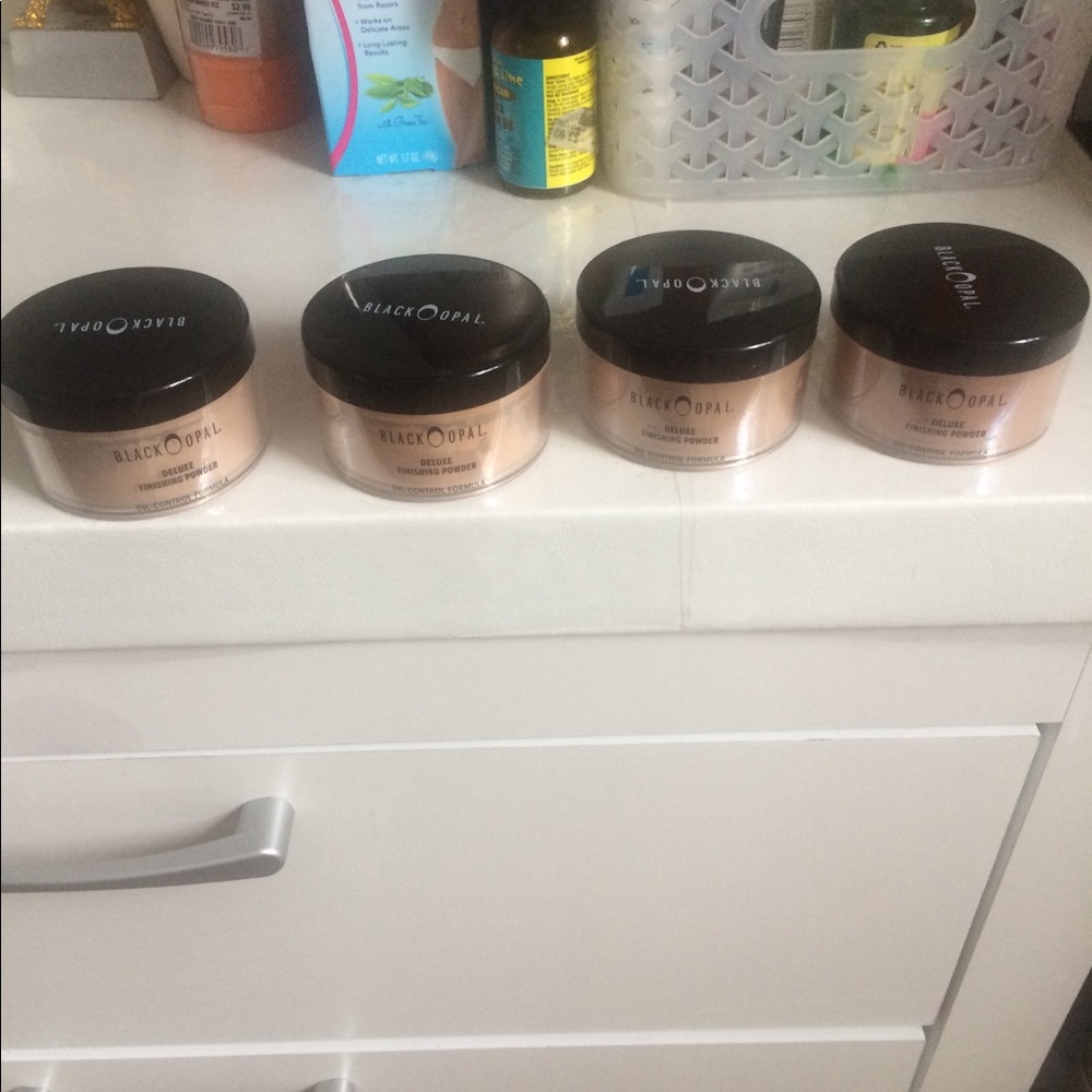 Black opal loose powder
